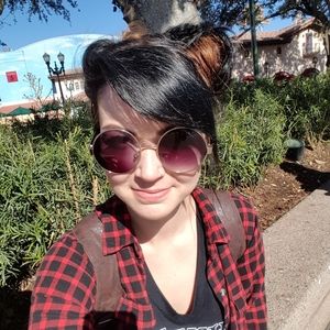 Meet your posher, Nikki